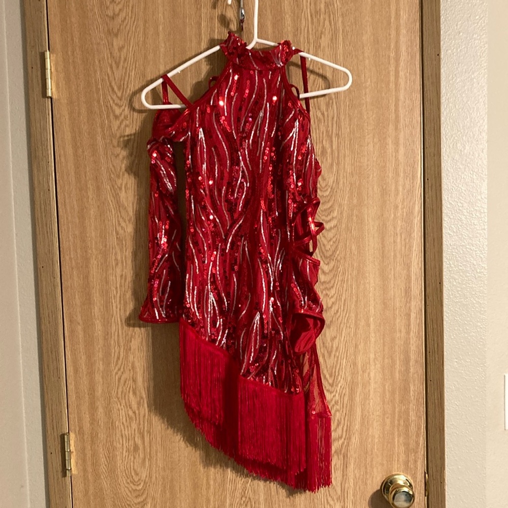 A completely unused jazz dance costume and hair clips